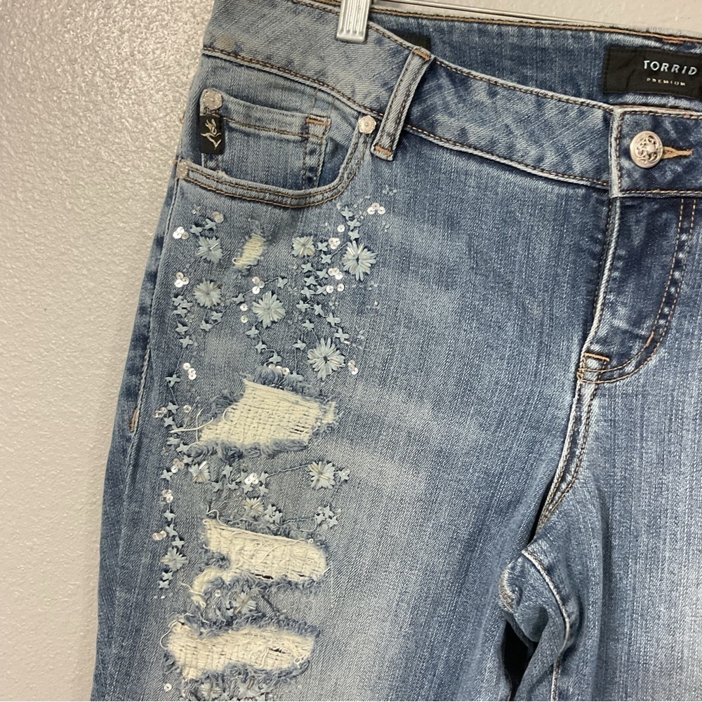 Torrid Premium Boyfriend Jeans with Floral Embroidery and distressed Size 16 - Picture 4 of 12